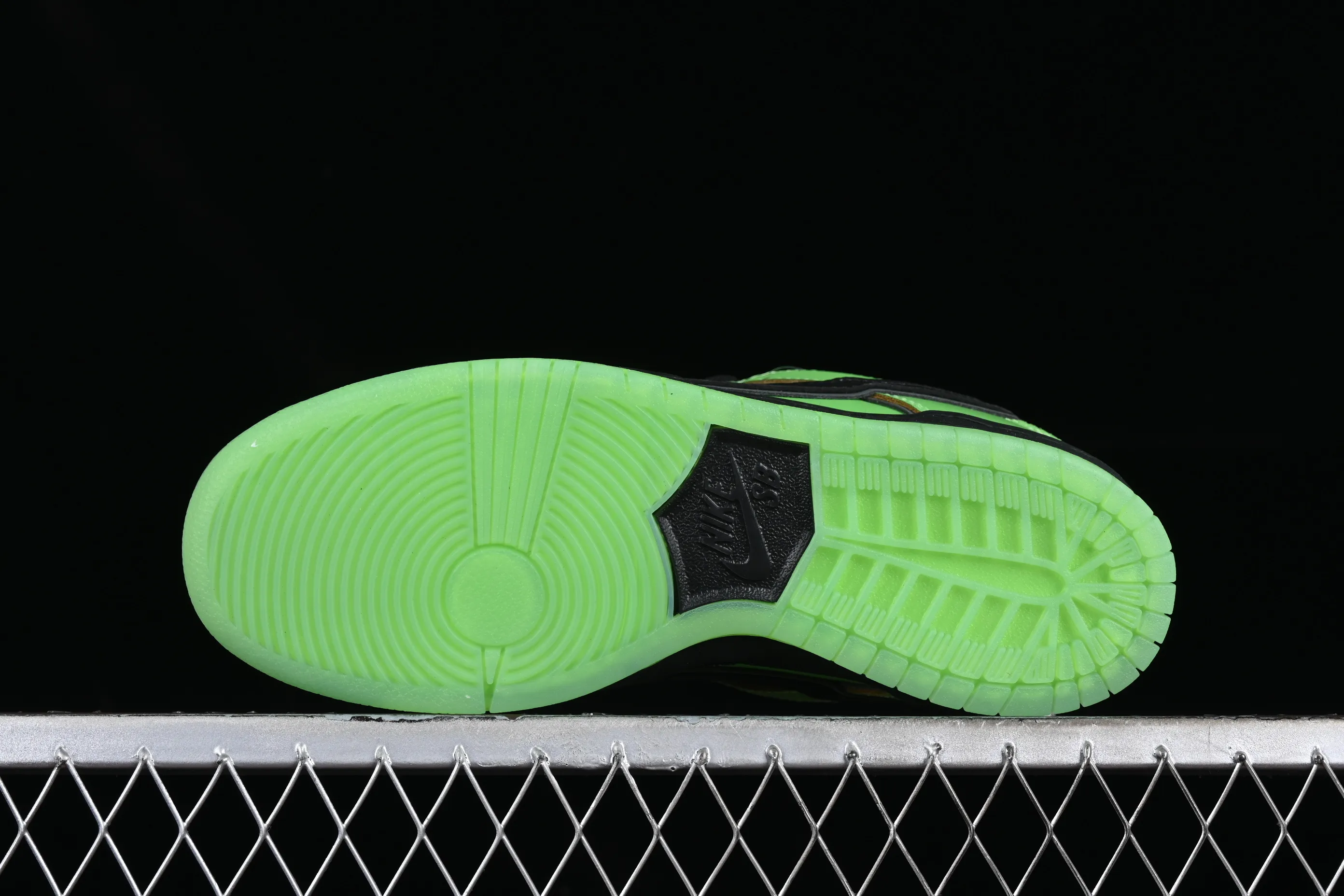 All categories Nk SB Dunk Series Nk SB Dunk Low low-top sneakers F version The Powerpuff Girls x Nk SB Dunk Low Powerpuff Girls joint model low-top casual sneakers FZ8319-300